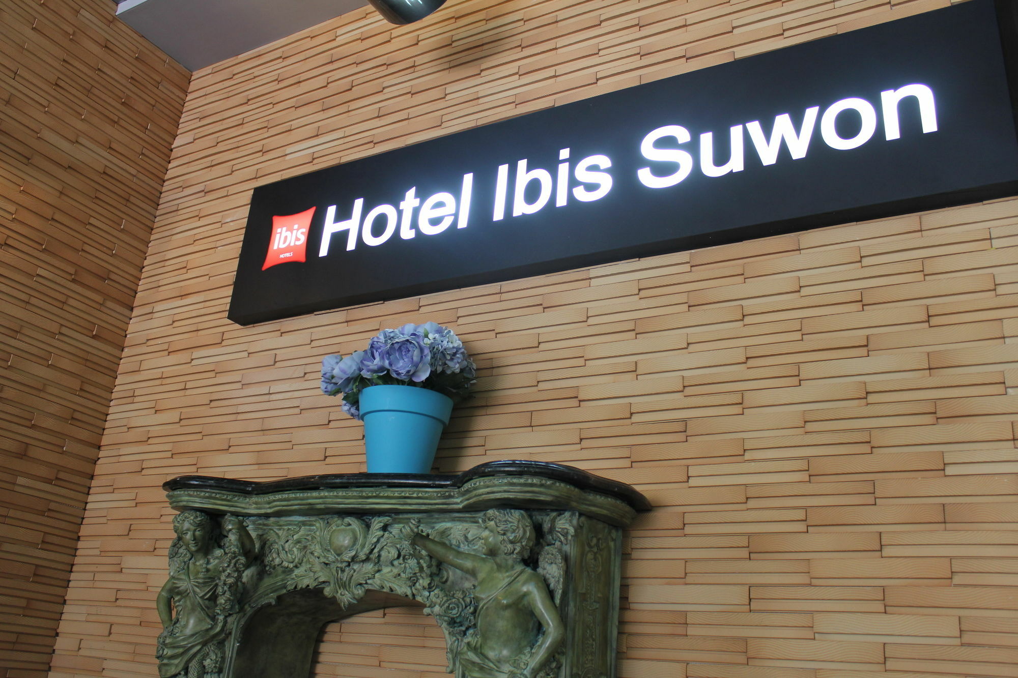 Ibis Ambassador Suwon Hotel Exterior photo